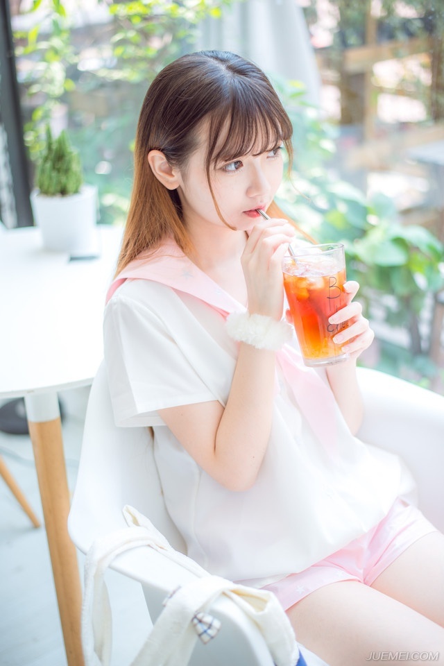 “呵~”孟达摇了摇头，冷笑道：“我对刘璋忠心耿耿，但刘璋荒淫无度，寻访我家时，见我妻子姿色出众，竟起了歹心，数次向我暗示，我孟达虽不是什么好人，却也不能坐以待毙。”